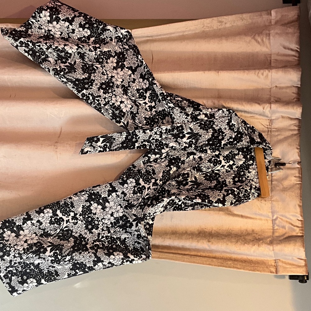 Floral Navy and white wide leg pants. With tie bow in the front